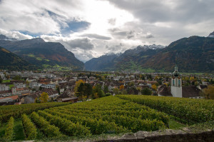 Blick vom Kapuzinerkloster über Altdorf nach Süden zur Föhnmauer über dem Gotthardgebiet, 22.10.2013 13:40 MESZ